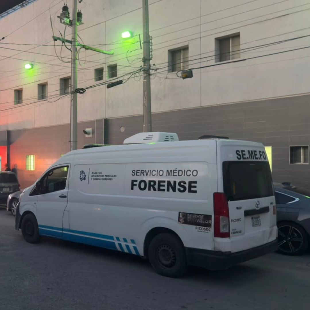 Al hospital arribó personal de la Unidad del Semefo para realizar el traslado del cuerpo